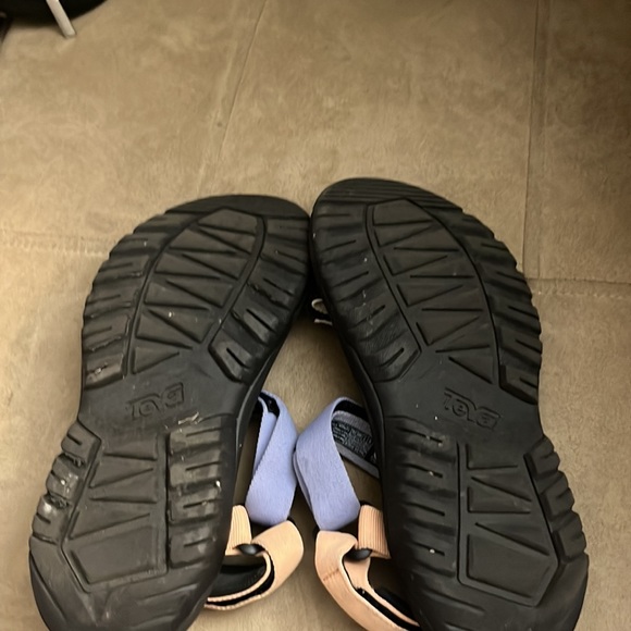 Womens Teva sandals - Picture 2 of 3